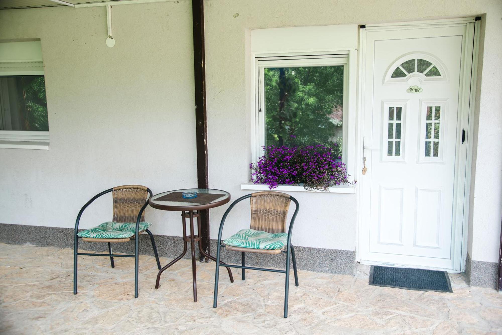 ורדניק Apartmani Maslacak מראה חיצוני תמונה